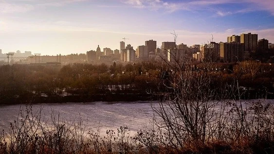 pemandangan kampus kuliah di luar negeri (alberta, kanada) siang hari