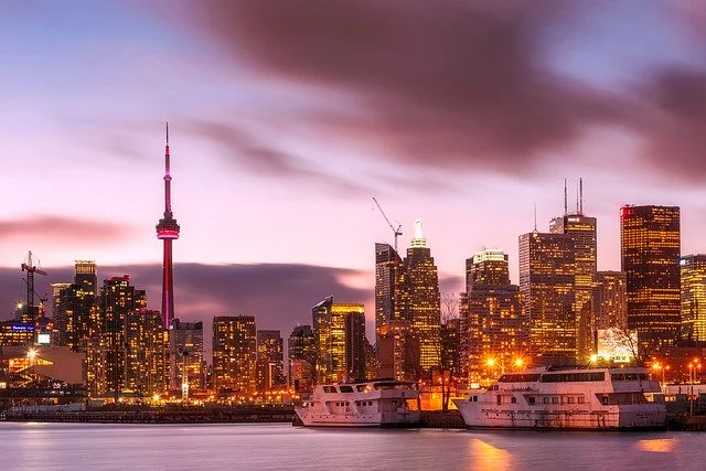 pemandangan kampus kuliah di luar negeri (toronto, kanada) malam hari