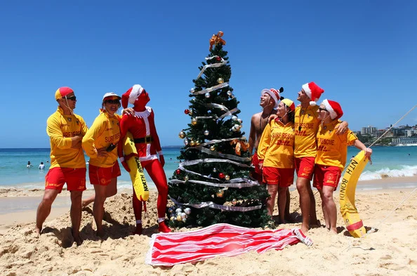 perayaan natal unik orang australia di pantai