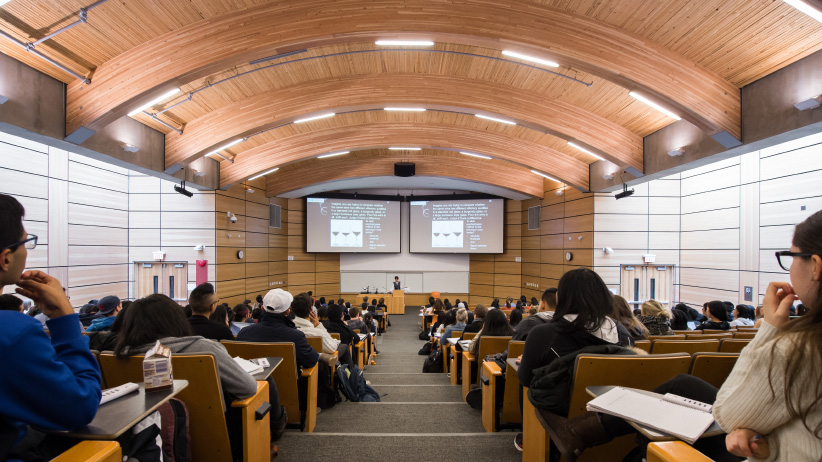 ukuran kelas di universitas inggris